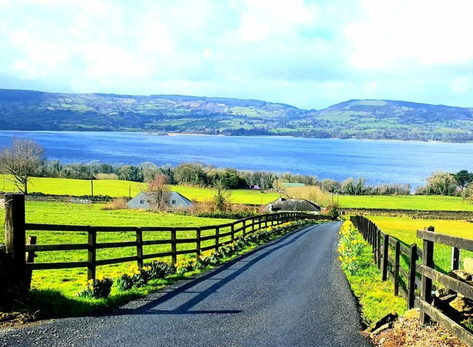 Cosy Self Contained Cottage With Stunning Views Killaloe Exterior photo