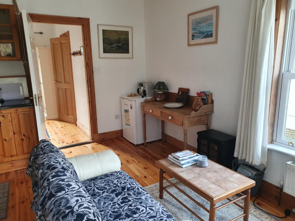 Cosy Self Contained Cottage With Stunning Views Killaloe Exterior photo