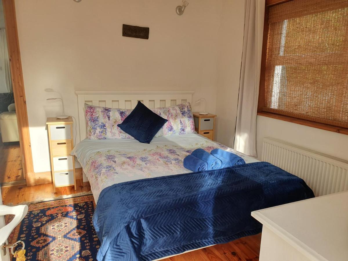 Cosy Self Contained Cottage With Stunning Views Killaloe Exterior photo